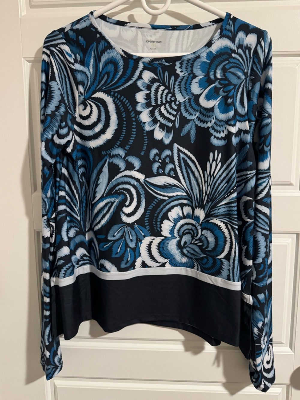 NWT Johnny Was Bee Active Long Sleeve Handkerchief Hem Top, Blue Print, Size S
